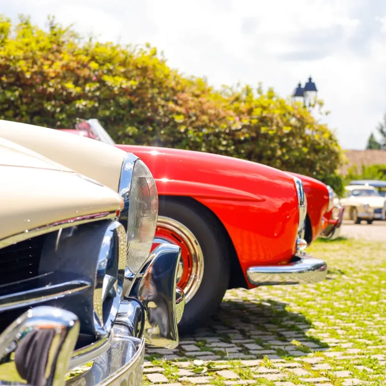 Auto d epoca in esposizione durante un concorso di eleganza